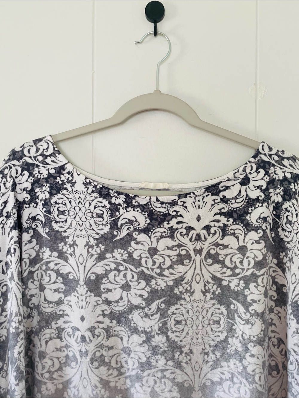 Women's Black & White Printed Long Sleeve Top - Picture 2 of 9